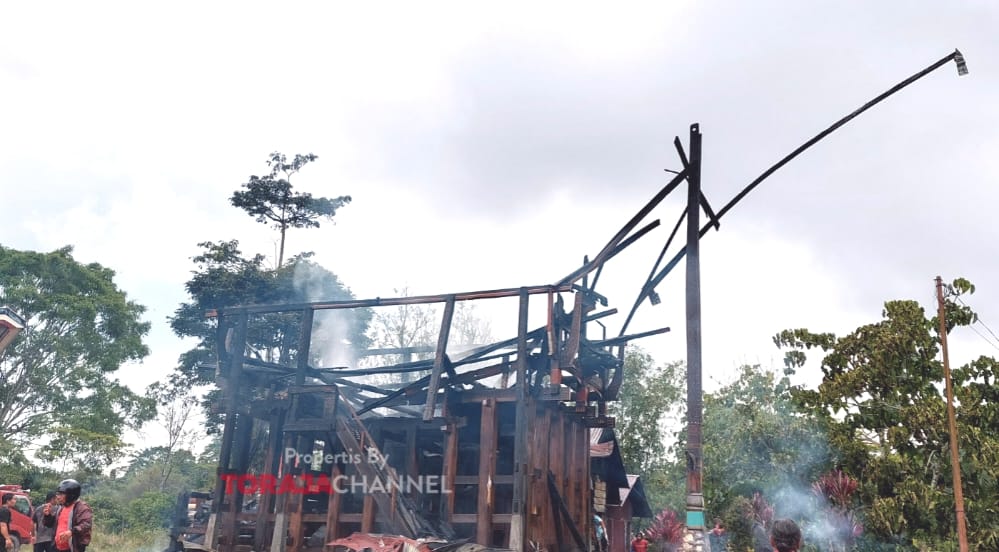 Satu Rumah Tongkonan Ludes Terbakar di Burake Tana Toraja