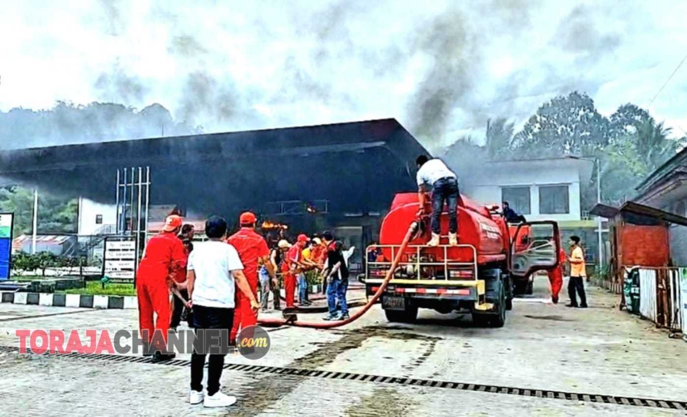 SPBU Alang Alang Terbaka, Mobil Picup Ludes, Sopir Dilarikan ke Rumah Sakit