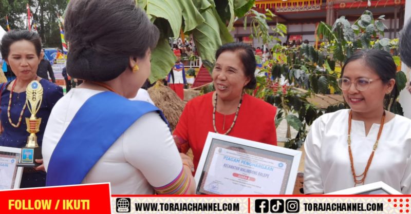 PKK Tana Toraja Berikan Penghargaan kepada Kecamatan Pelaksana Terbaik 10 Program Pokok PKK