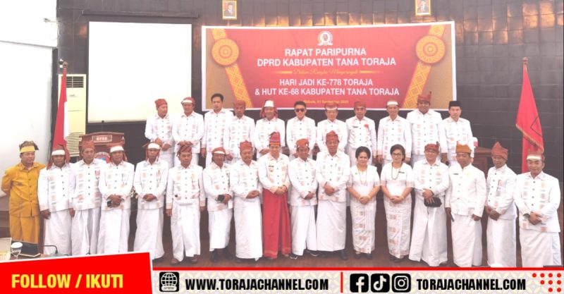 Wakil Bupati Bersama DPRD Kompak Kenakan Pakaian Adat di Peringatan HUT Tana Toraja