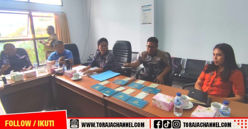 STNK dan BPKB Tujuh Ambulans Tana Toraja Resmi Ditunjukkan di DPRD