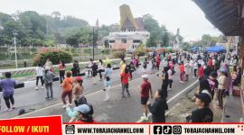 Ratusan Warga Antusias Ikuti Car Free Day Perdana di Makale, Bupati dan Wabup Turut Hadir