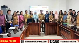 Balai Bahasa Provinsi Sulawesi Selatan bekerja sama dengan Dinas Perpustakaan dan Kearsipan Kabupaten Tana Toraja menggelar sosialisasi penulisan dan penerjemahan cerita anak daerah ke Bahasa Indonesia di Perpustakaan Daerah Tana Toraja, Selasa (24/2/2026). Kegiatan ini menekankan pentingnya pelestarian budaya Toraja dalam karya literasi anak.