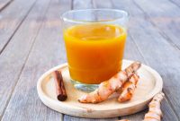 Minuman kunyit herbal untuk kesehatan pencernaan anak