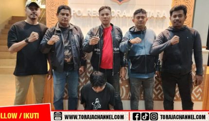Satresnarkoba Polres Toraja Utara berhasil mengungkap kasus peredaran sabu di wilayah Malango, Rantepao. Seorang pria berinisial FST diamankan bersama barang bukti narkotika, sementara polisi masih memburu pemasok utama yang telah masuk daftar pencarian orang.